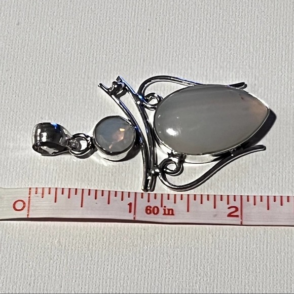 Handmade Indian Rainbow Moonstone Pendant - Picture 4 of 8